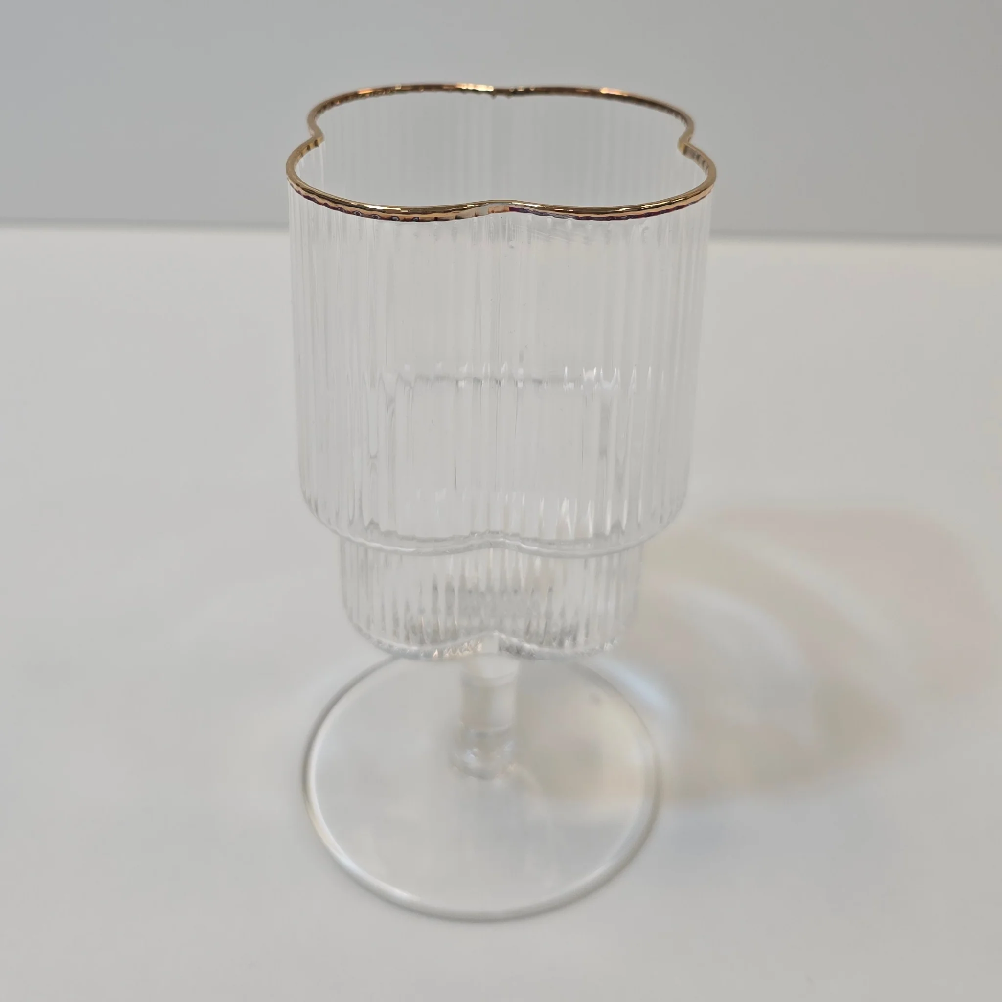 Lot de 6 Verres à pieds Trèfle – Liseré Doré - Happymuzdeco