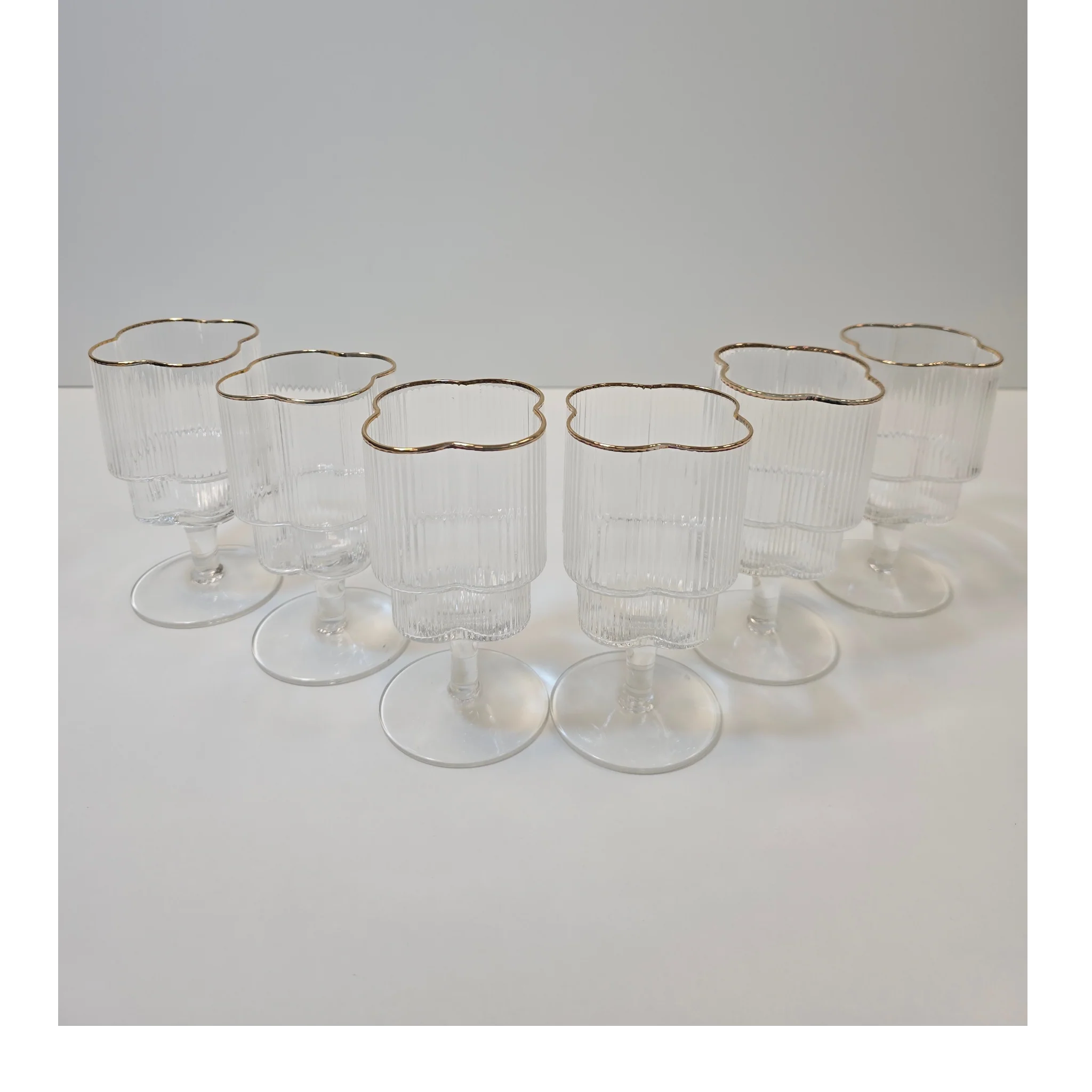 Lot de 6 Verres à pieds Trèfle – Liseré Doré - Happymuzdeco