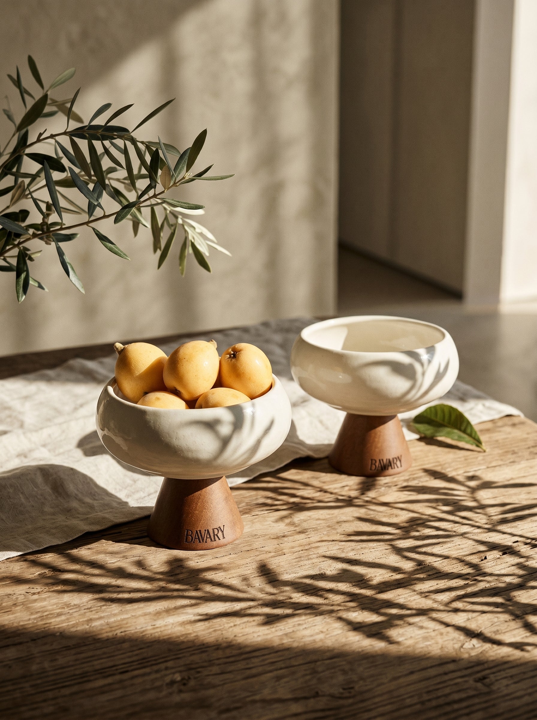 Set de 2 bols Mira avec pied en bois d’acacia