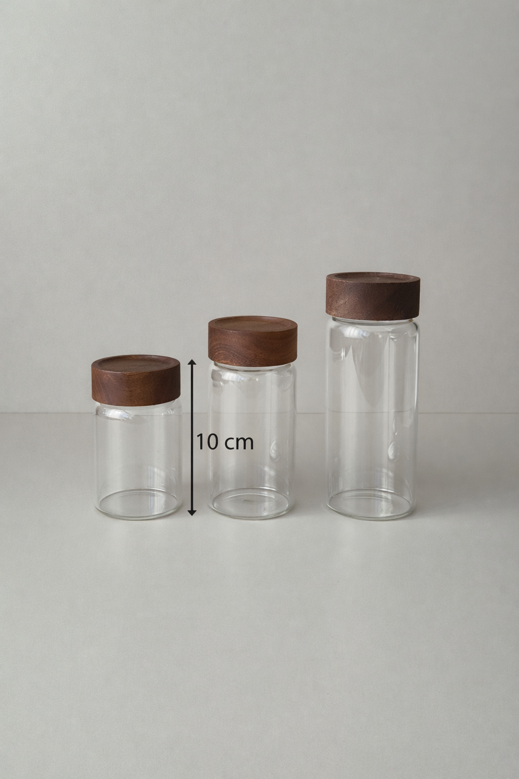 Lot de 6 pots à épices en bois d’acacia – 10 cm - Happymuzdeco