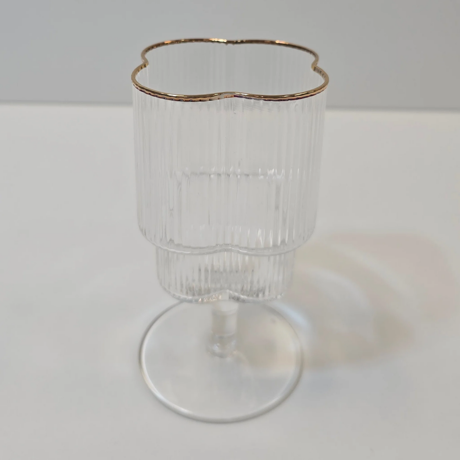 Lot de 6 Verres à pieds Trèfle – Liseré Doré - Happymuzdeco
