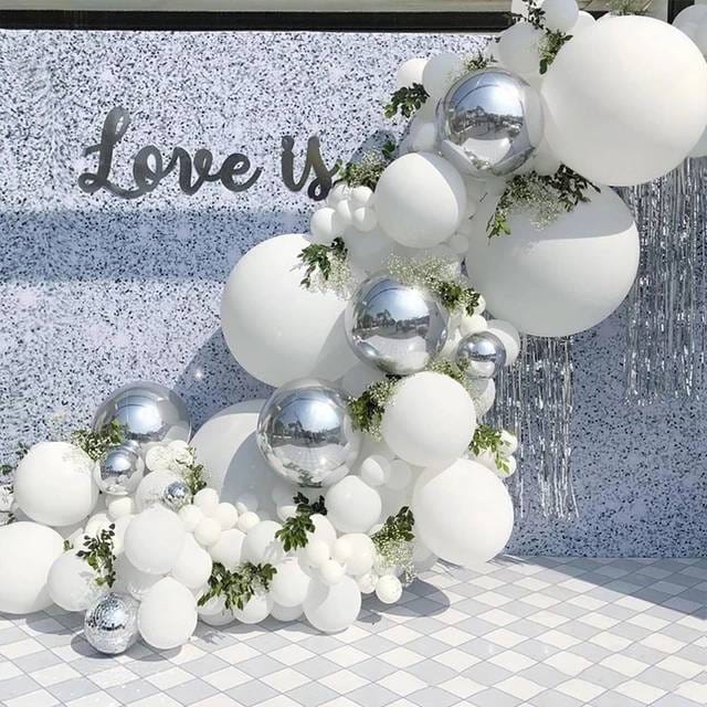 Kit arche à ballons Blanc &amp; Silver (109 Ballons)